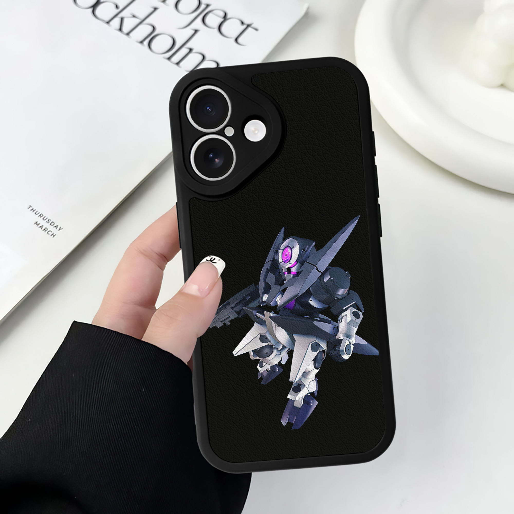 （画像用） 機動戦士ガンダム Mobile Suit Gundam 【iPhone 16シリーズ対応】シリコンスマホケース（レザー調） 材質：シリコン